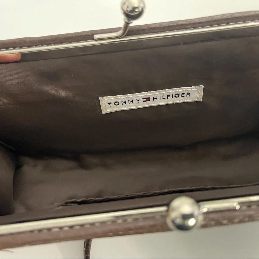 Tommy Hilfiger Brown Leather Clutch Crossbody Bag with Detachable Strap - Picture 6 of 12